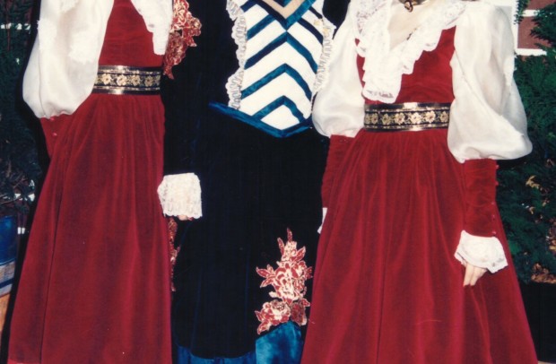 1995 / RAINHA: Rafaela Franceschetto / PRINCESAS: Fernanda Zamprogna, Lisiane Maccari